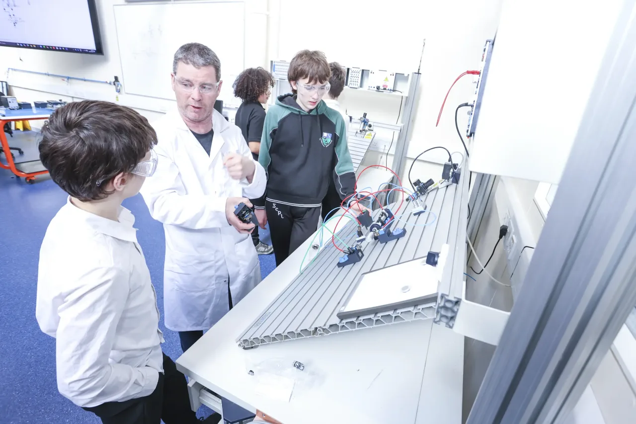 Pneumatics workshop with Paul and Padraig. Gaelcholaiste phort Lairge Secondary. Pictures by George Goulding