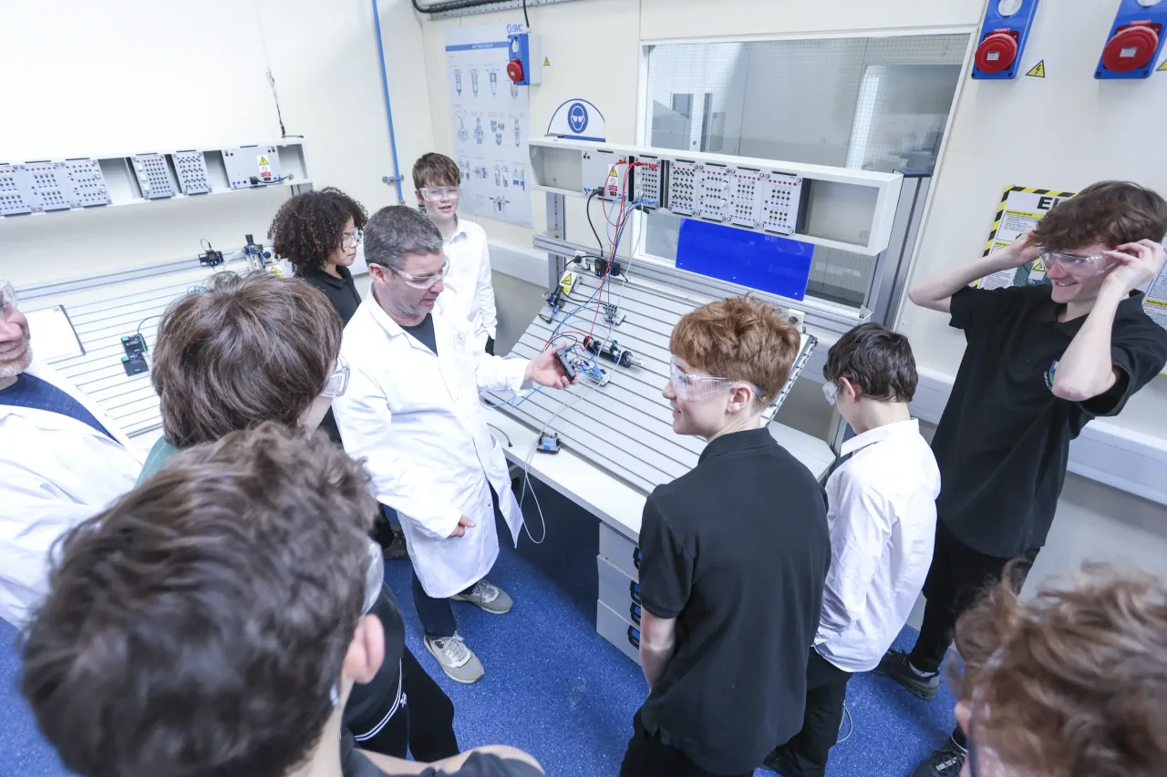 Pneumatics workshop with Paul and Padraig. Gaelcholaiste phort Lairge Secondary. Pictures by George Goulding