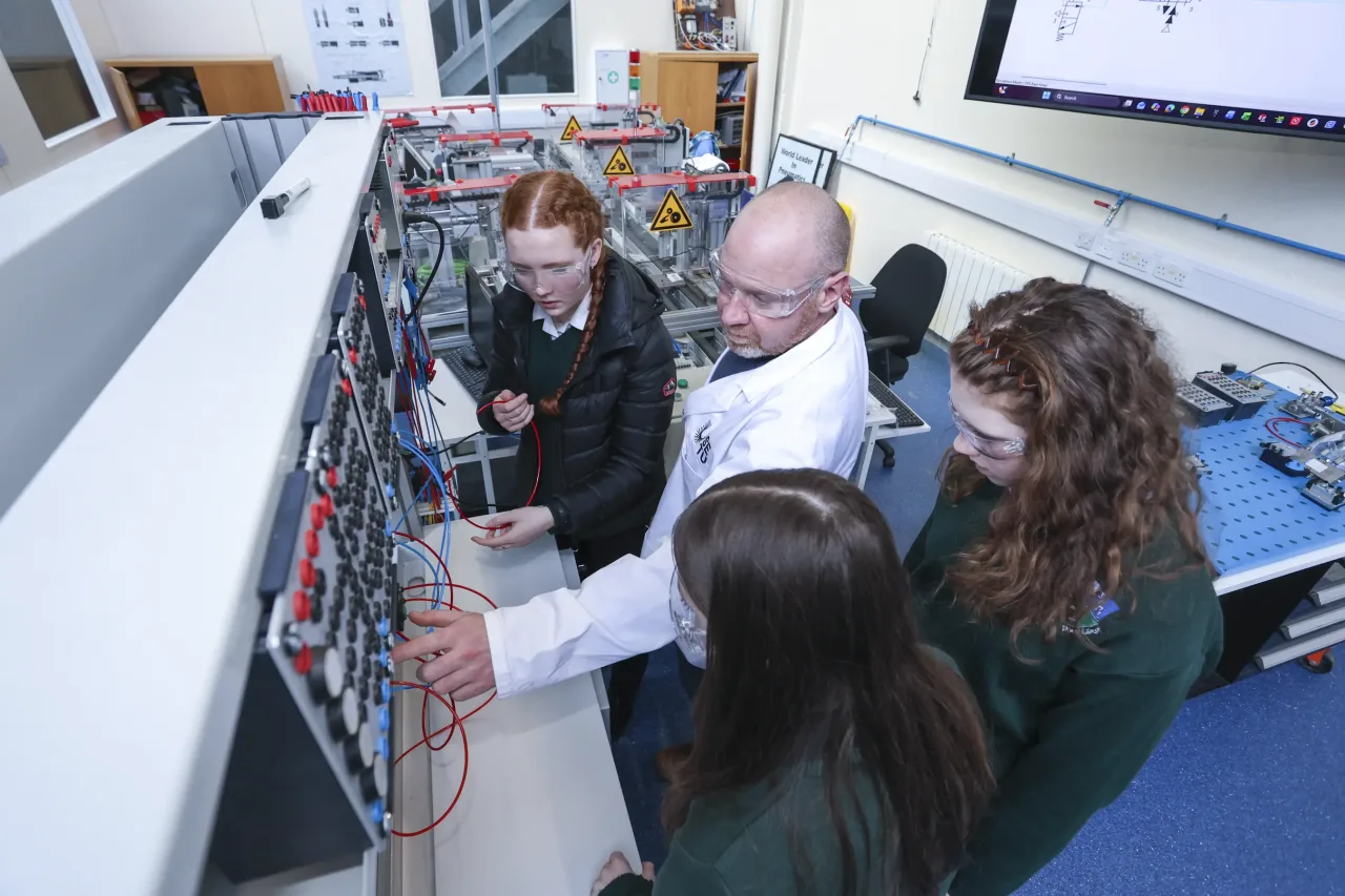 Pneumatics workshop with Paul and Padraig. Gaelcholaiste phort Lairge Secondary. Pictures by George Goulding