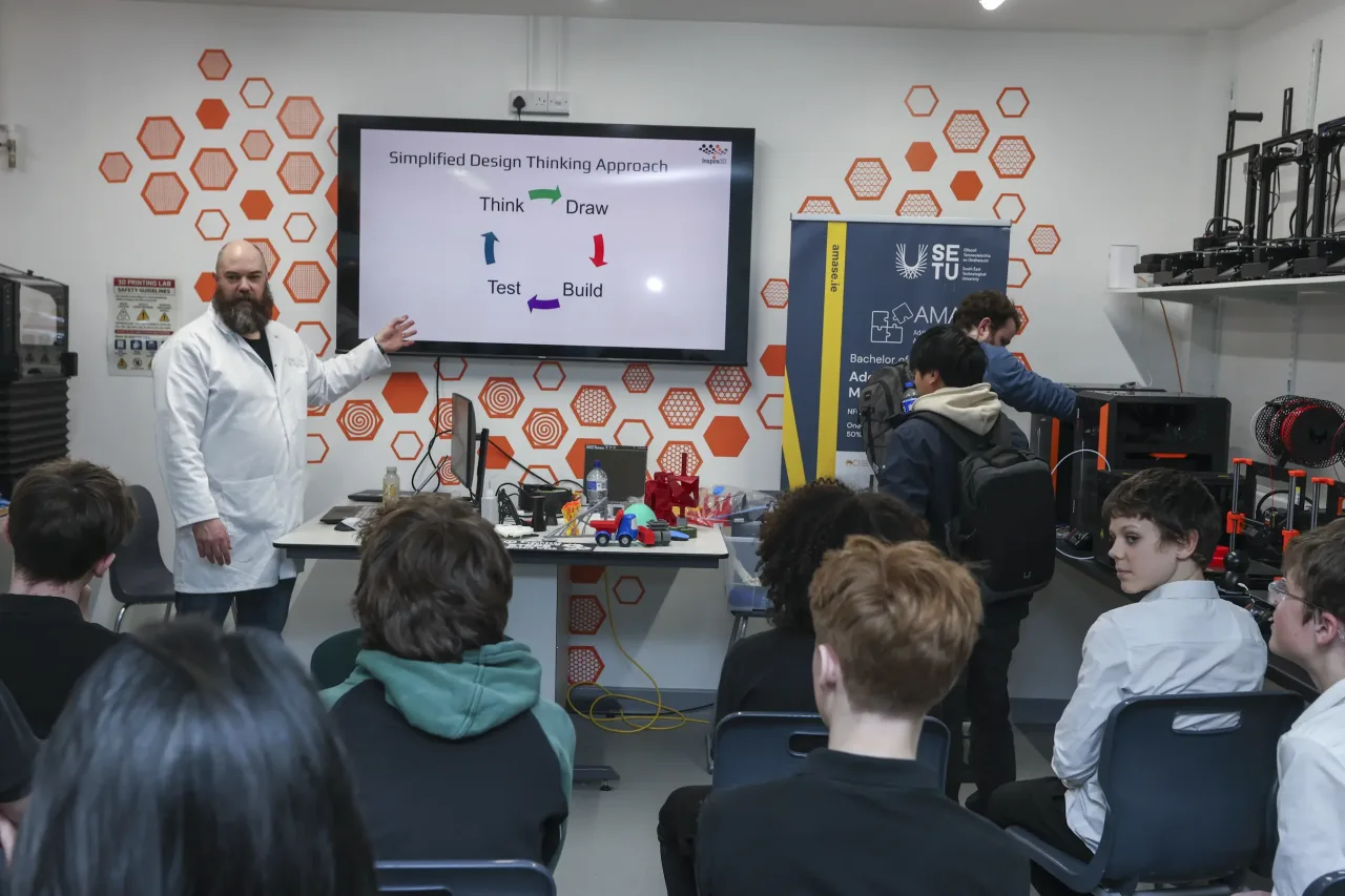 3D printing workshop with Dave and Keith. Gaelcholaiste phort Lairge